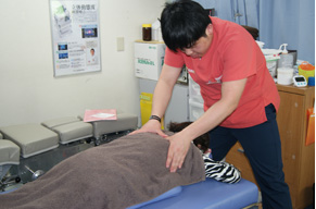 マッサージ治療の様子